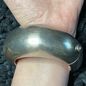 TWO TREES STUDIO TAXCO Mexico MCM Vintage Domed Hinged Sterling Silver B…